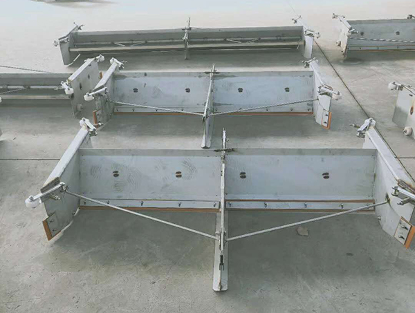 自動刮糞機(jī)